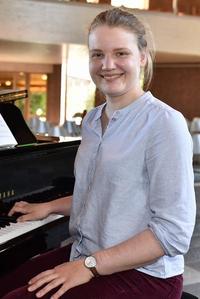 Organistin und Chorleiterin Gesa Lueken