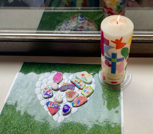 Kindergottesdienstkerze Bunt verziert von Kindern