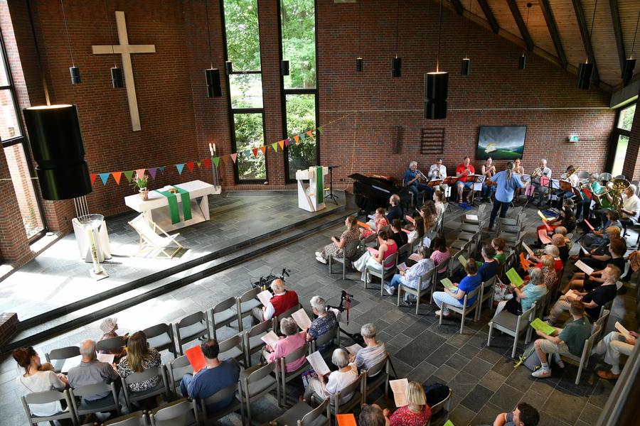 Volle Kirche Bloherfelde